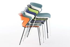 Stapelbar sind alle unsere Pisa Stühle